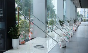 Người dân Thủ đô chằng chống nhà cửa sẵn sàng ứng phó bão Wipha