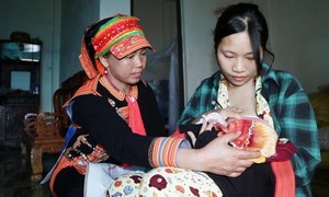 Nhiệm vụ của cô đỡ thôn bản là gì?