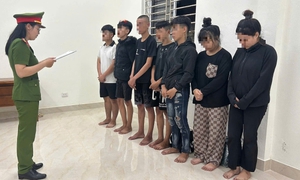 Tạm giam nhóm thanh thiếu niên đuổi nhau trên đường, đánh chết người giữa phố