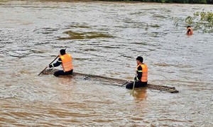 Cháu bé 12 tuổi ở Quảng Ninh bị lũ cuốn mất tích