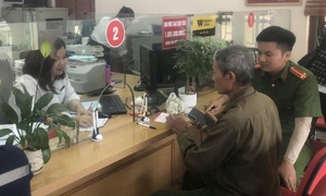 Cụ ông suýt bị mất 260 triệu đồng vì nhận cuộc gọi lừa đảo giả danh công an