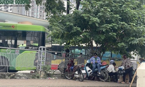 Hà Nội: Vỉa hè nơi cô gái bị người bán trà đá xua đuổi giờ ra sao?