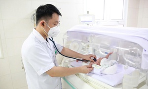 H&#224;nh tr&#236;nh 103 ng&#224;y cứu em b&#233; sinh cực non của y b&#225;c sĩ tuyến dưới