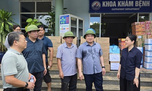 Lập Trạm Y tế dã chiến đưa hoạt động khám chữa bệnh trở lại bình thường sau lũ lụt