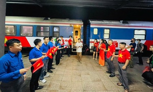 Tăng toa tàu, chia lửa giao thông khi sân bay Vinh tạm dừng hoạt động