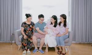 Khi sữa mẹ trở thành 'cầu nối yêu thương' trong gia đình đa thế hệ