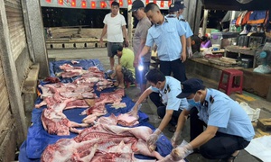 Hàng quán ở Huế gặp khó vì người tiêu dùng 'ngại' thịt lợn