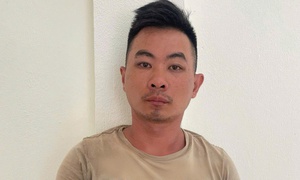Trộm dao trong bếp, uy hiếp gia chủ cướp tiền