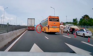 CSGT nói lý do xuất hiện trên cao tốc Vĩnh Hảo - Phan Thiết và ra hiệu dừng xe
