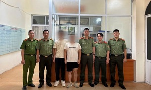Ba người Trung Quốc nhập cảnh trái phép, khai đi tìm 'việc nhẹ lương cao'