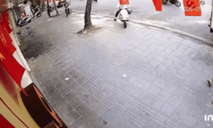 Video vụ ô tô đâm hàng loạt xe máy tại ngã tư Đại La - Trần Đại Nghĩa