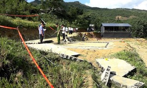 Tường bể chứa nước nuôi cá bất ngờ đổ sập khiến 2 người thiệt mạng, 2 người nguy kịch