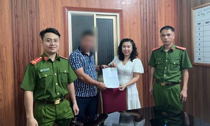 Người đàn ông Hà Nội chuyển khoản nhầm hơn 1 tỷ đồng may mắn được công an tìm giúp