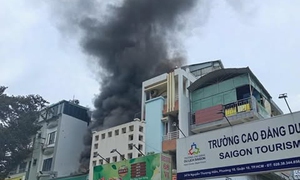 TP Hồ Chí Minh: Cháy nhà 3 tầng, giải cứu cụ bà ra ngoài an toàn