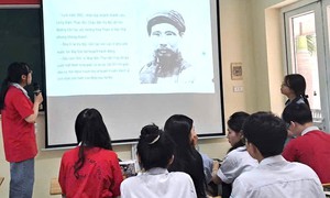 Sửa chương trình, chưa sửa SGK: Học sinh cuối cấp lo lắng, phụ huynh băn khoăn