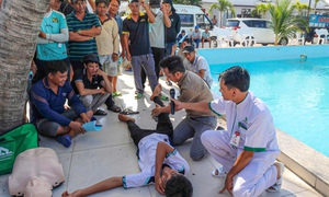 Hơn 80 nhân viên du lịch Khánh Hòa học cách cứu người trên biển