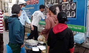 Xử lý chủ quán vỉa hè ở Huế rửa tô chớp nhoáng
