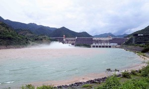 Tiếp tục đóng cửa xả thủy điện Sơn La ứng phó với mưa lớn