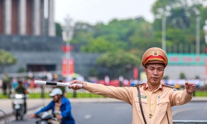 Ngày 19/8 tạm cấm, hạn chế phương tiện từ đường Hoàng Sa đến Lý Sơn, người dân đi lại thế nào?