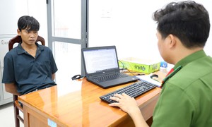 Hé lộ sự thật kinh hoàng sau khi phát hiện hai cháu bé bị trói chân, tay dưới ruộng