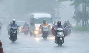 Miền Bắc ngày nắng, mưa dông mạnh vào chiều tối