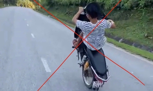 Xử lý thanh niên 18 tuổi không đội mũ bảo hiểm, 'bốc đầu' xe trên quốc lộ