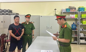 Thợ lái máy xúc 'nổ' quen sếp để lừa xin việc, chiếm đoạt 400 triệu đồng