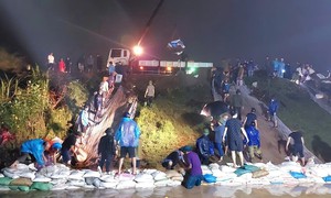 Đảm bảo an toàn đê điều 12 tỉnh thành ven biển ứng phó với bão số 5