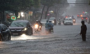 Hà Nội là tâm điểm mưa dông, kéo dài hết ngày 26/8
