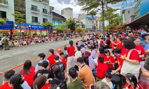 Tuyệt đối không làm những điều này khi đi xem diễu binh, diễu hành nếu không muốn mất tiền, phạt tù
