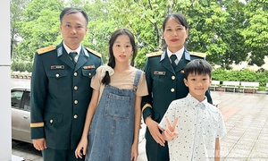 Gửi con cho ông bà, vợ chồng quân nhân 'kề vai sát cánh' ở A80