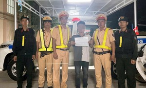 Kiểm tra nồng độ cồn, CSGT phát hiện thanh niên dương tính với ma túy