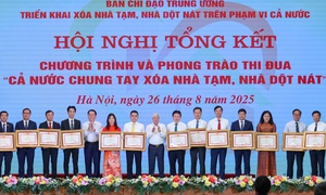Agribank nhận Bằng khen của Thủ tướng Chính phủ cho các đóng góp trong chương trình 'Cả nước chung tay xóa nhà tạm, nhà dột nát'