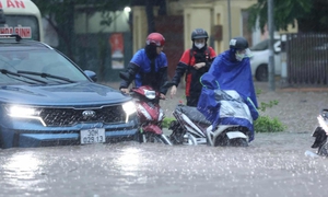 Hà Nội mưa lũ gây thiệt hại nghiêm trọng