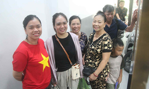 Người phụ nữ cho người lạ đi xem diễu binh, diễu hành ở miễn phí: 'Tôi vẫn luôn sẵn sàng mở cửa đón chào'