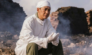 Màu áo trắng trong ‘Mưa đỏ’