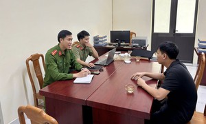 Đăng tin sai sự thật về giải quyết thủ tục hành chính, 2 thanh niên bị triệu tập
