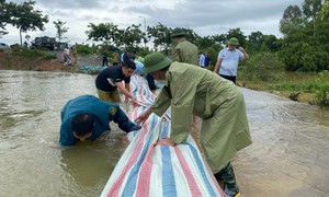 Hà Nội liên tục phát cảnh báo lũ trên sông Tích