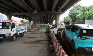 Sau vụ cháy 500 xe máy, CSGT - Công an xử lý hàng loạt tài xế đỗ xe dưới gầm Vành đai 3