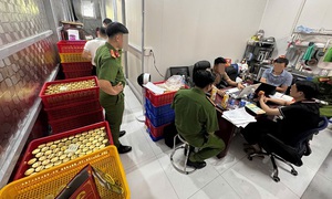 Đánh sập đường dây sản xuất, tiêu thụ hàng chục ngàn hũ nước yến giả
