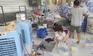 Dùng axit axetic pha nước giếng khoan, sản xuất hơn 1.000 lít giấm giả mỗi ngày