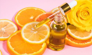 B&#244;i serum vitamin C buổi s&#225;ng c&#243; bị bắt nắng kh&#244;ng?