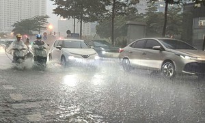 Cảnh báo chiều nay mưa dông ở Hà Nội