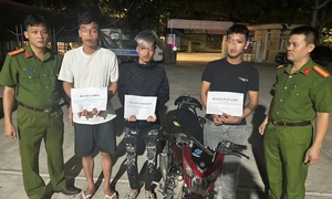 Khởi tố nhóm thanh thiếu niên 'gặp ai cũng chém' để thể hiện bản thân
