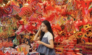 Phố Hàng Mã rực rỡ sắc màu, nhộn nhịp trước thềm Tết Trung thu