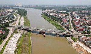 Chuyên gia lo ngại xây đường sắt đô thị dọc sông Hồng ảnh hưởng hành lang thoát lũ