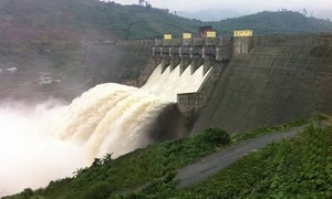 Đóng 2 cửa xả thủy điện Thác Bà ứng phó với mưa lớn