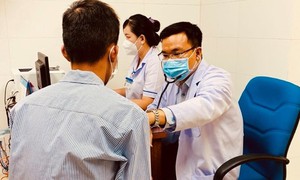 WHO khuyến nghị mở rộng dịch vụ HIV to&#224;n diện, nhấn mạnh tu&#226;n thủ v&#224; duy tr&#236; điều trị
