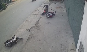 Phát hiện bạn gái đi cùng người khác, gã đàn ông cầm dao truy sát tình địch