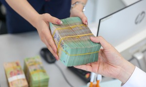 Từ 1/11, chuyển tiền từ 500 triệu đồng và 1.000 USD trở lên phải báo cáo